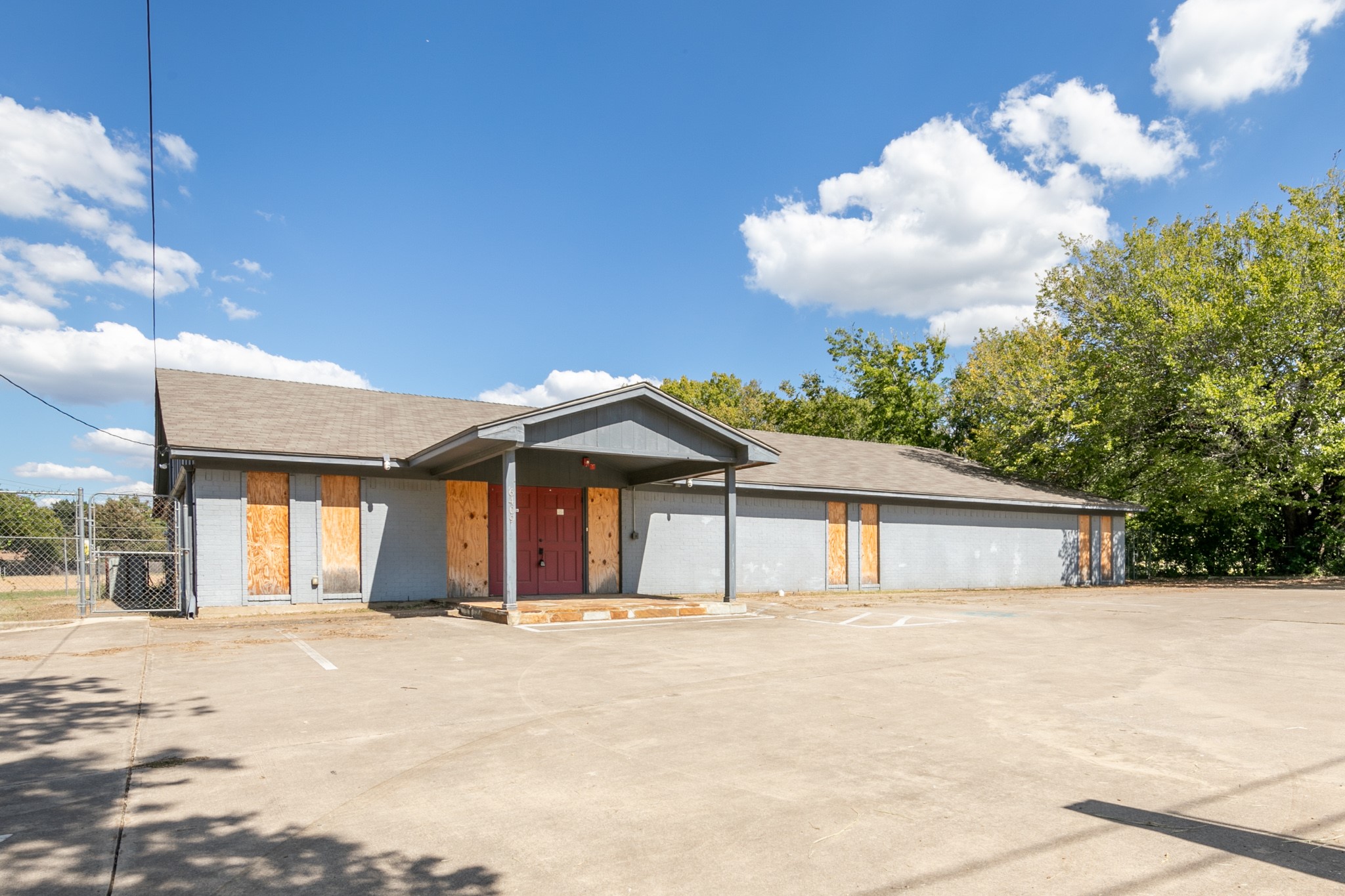 6409 W Poly Webb Road Arlington TX 76016