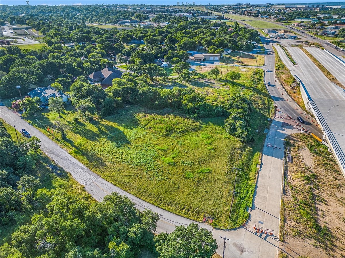 7037 Greenbriar Crescent Street Lake Worth TX 76135