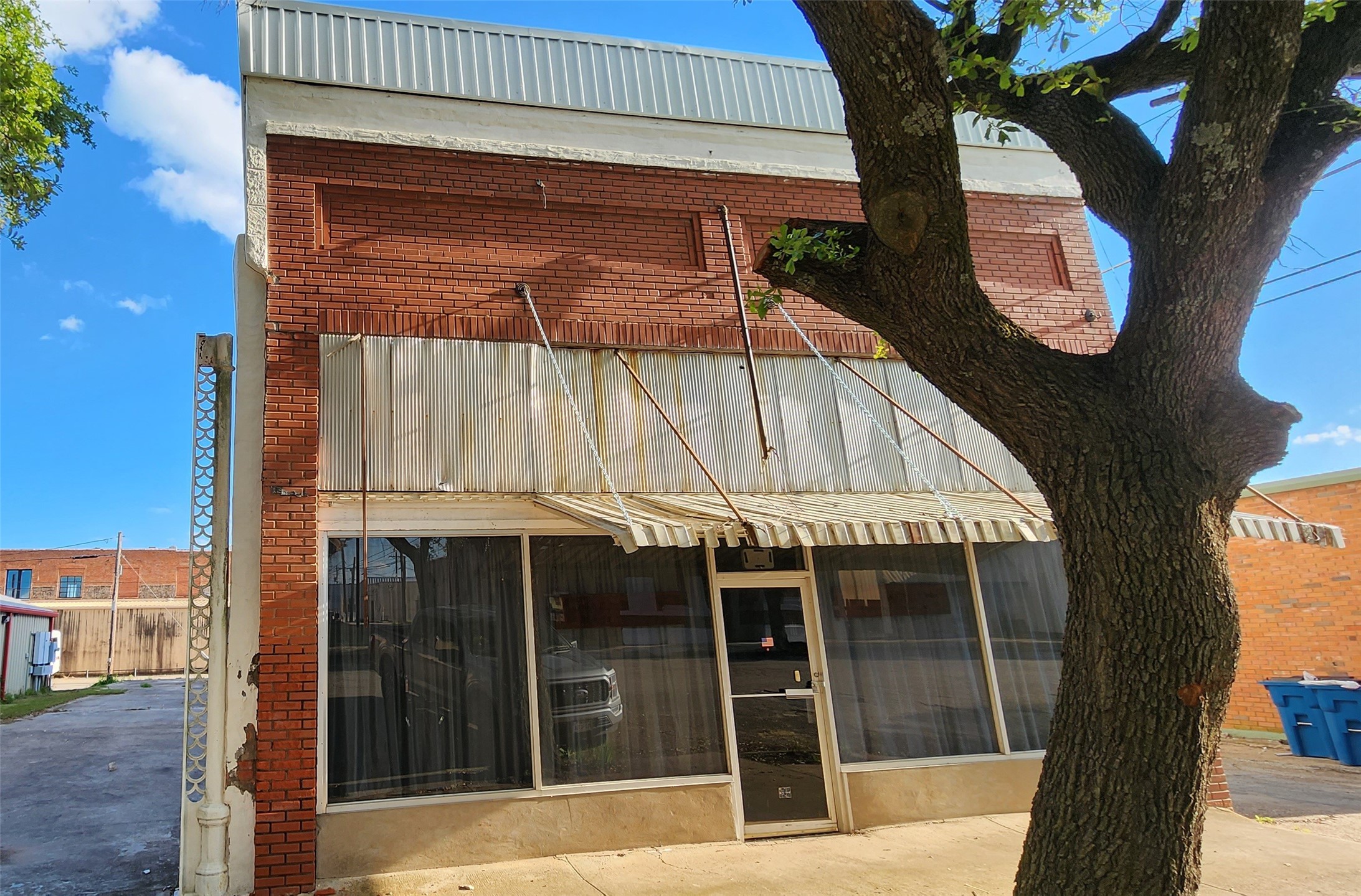 108 E Commerce Mexia TX 76667