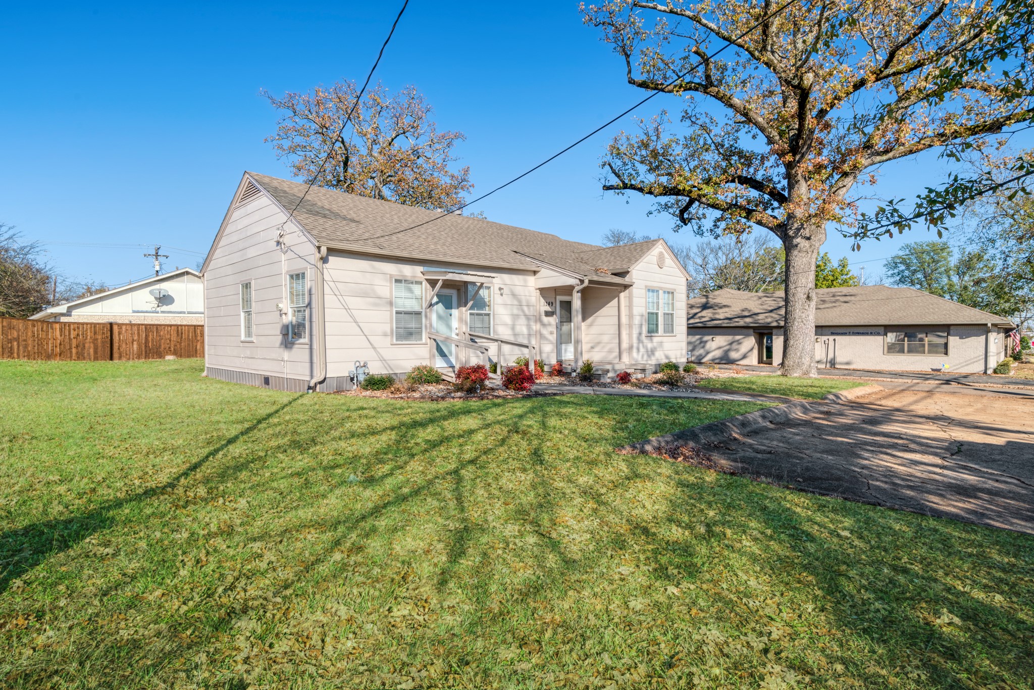 1249 Lamar Avenue Paris TX 75460