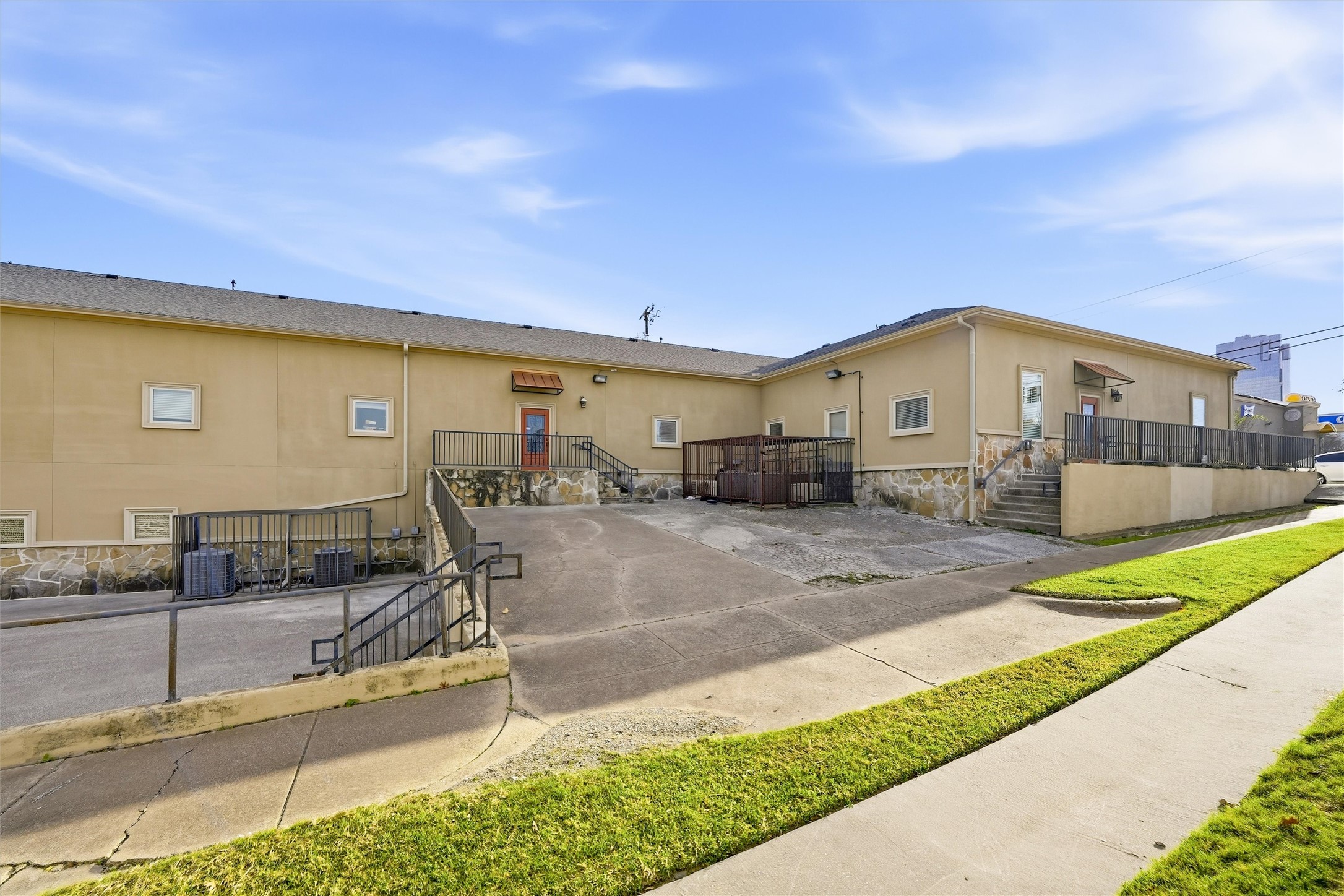1301 E Weatherford Street Fort Worth TX 76102