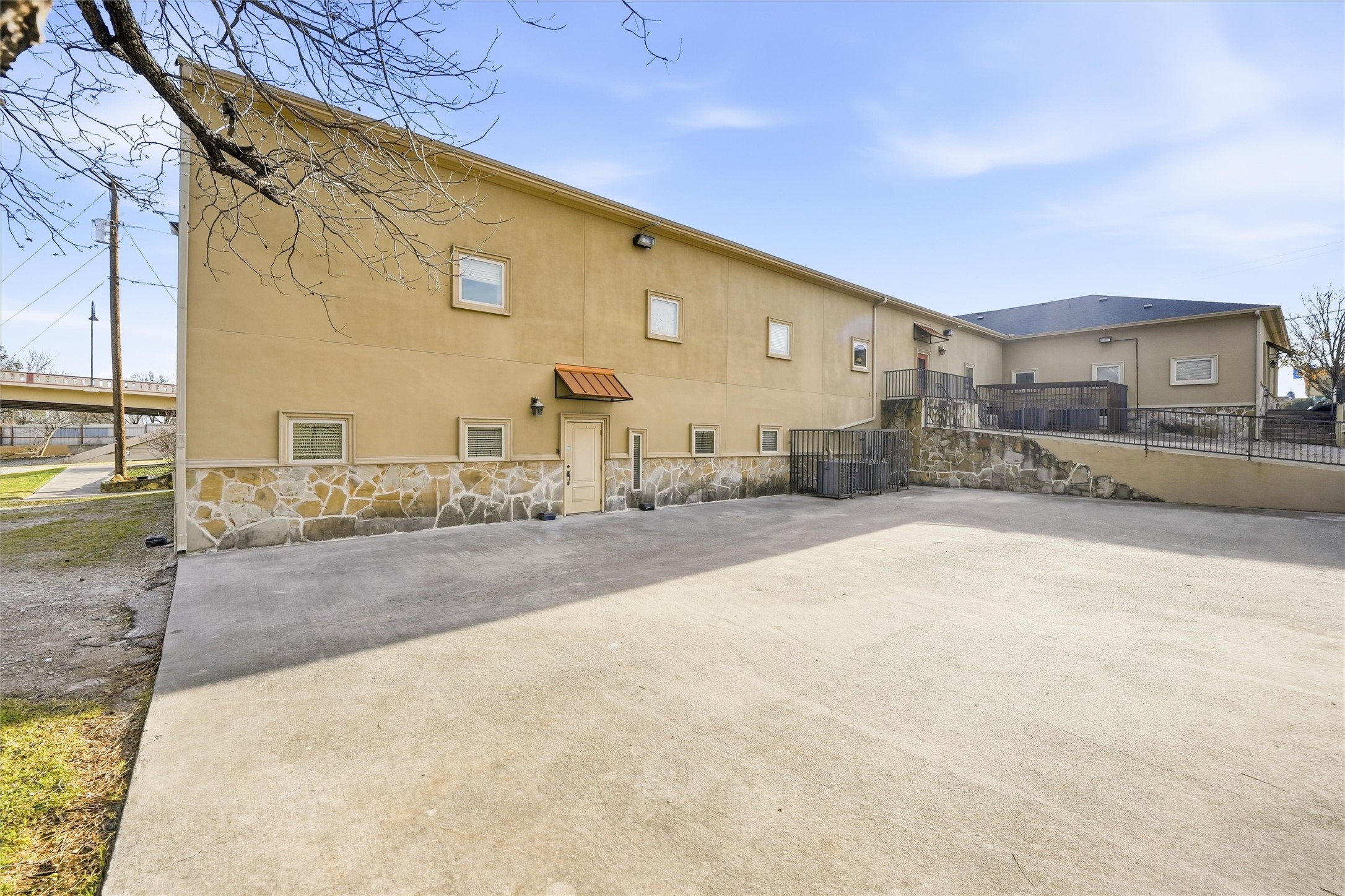 1301 E Weatherford Street Fort Worth TX 76102
