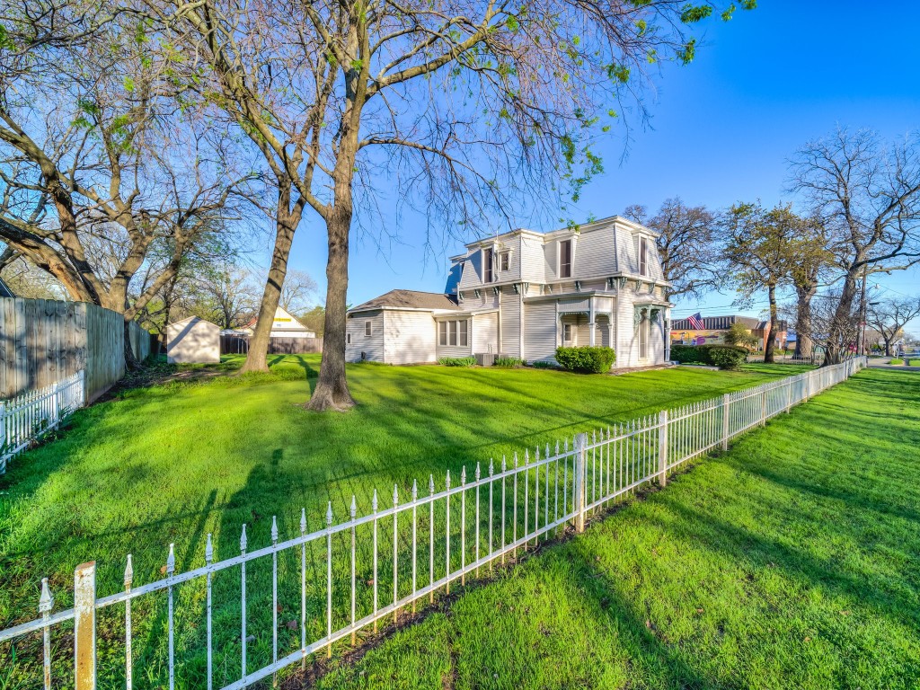 400 S Washington Street Pilot Point TX 76258