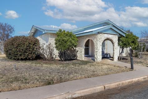 305 W Dallas Street Llano TX 78643