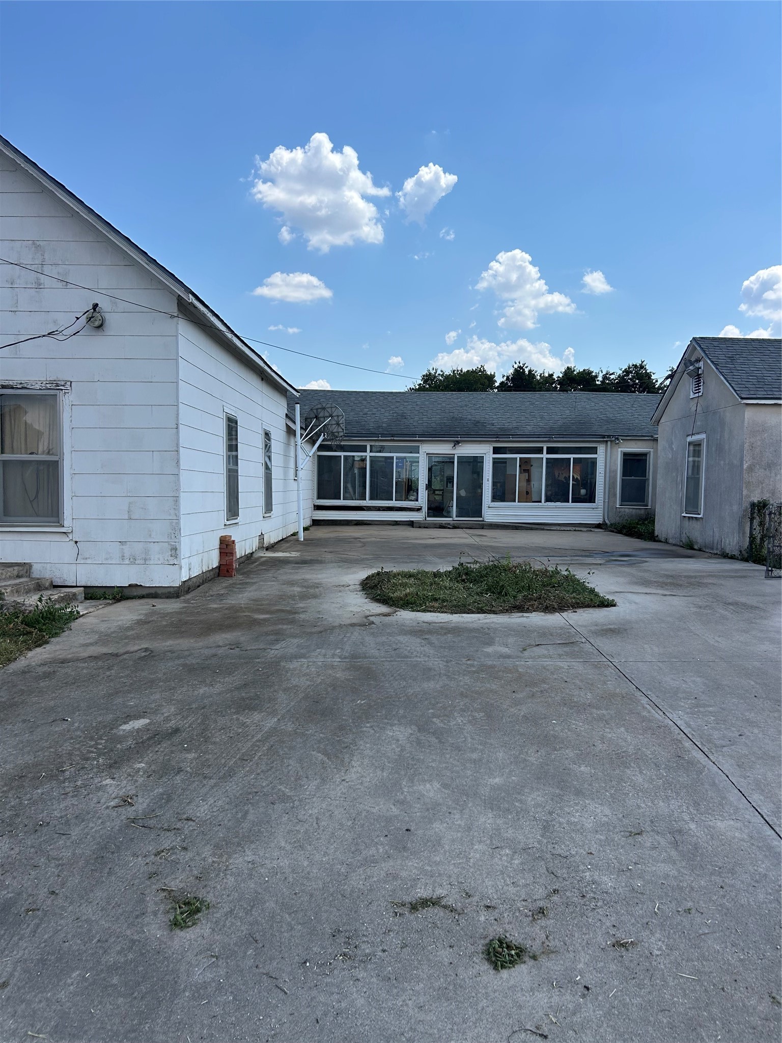 175 W Second Street Rhome TX 76078