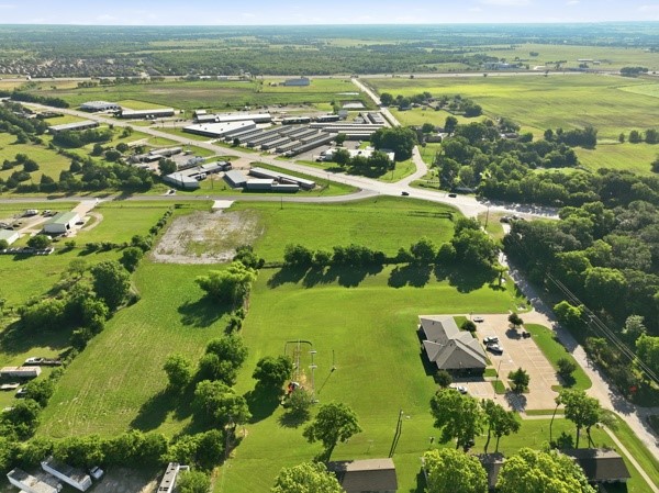 2507 Spur 469 Ennis TX 75119