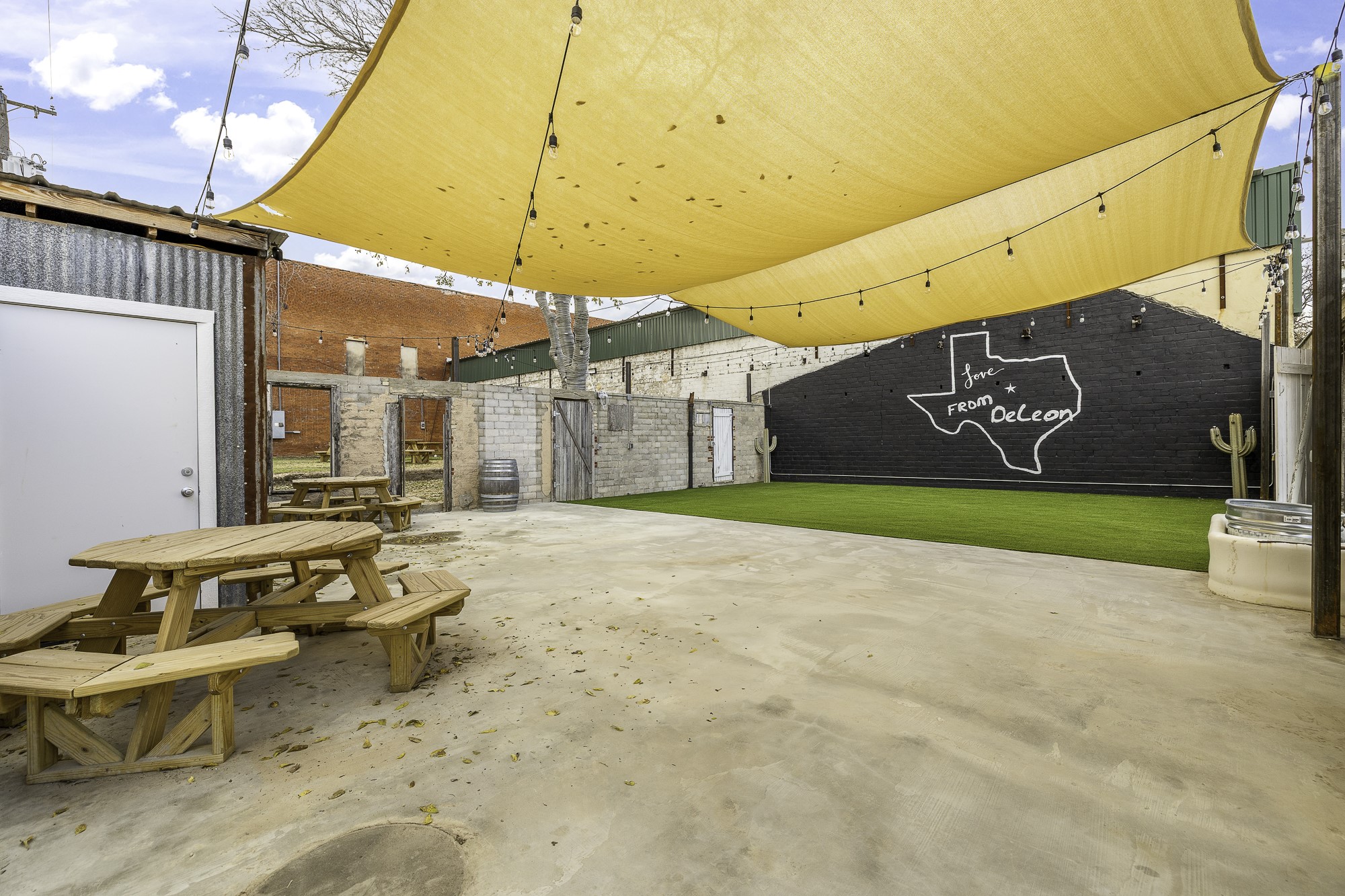 124 W Gonzales Avenue De Leon TX 76444