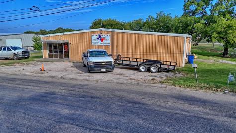 206 N Matthews Street Bowie TX 76230