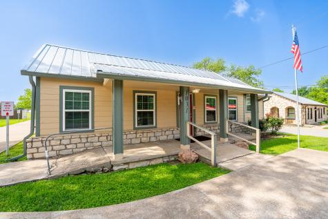 1031 W Pearl Street Granbury TX 76048