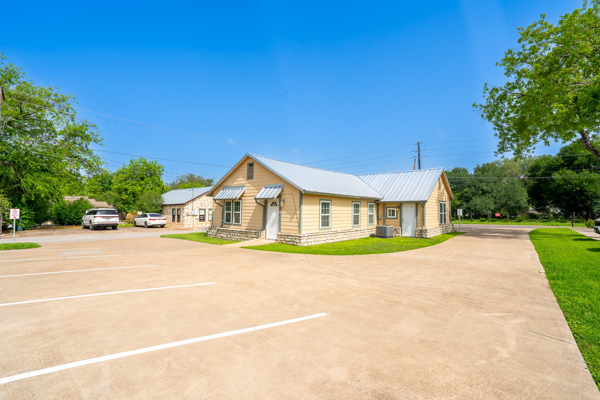 1031 W Pearl Street Granbury TX 76048