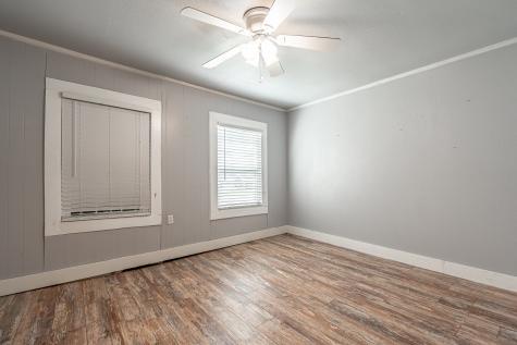 1031 W Pearl Street Granbury TX 76048