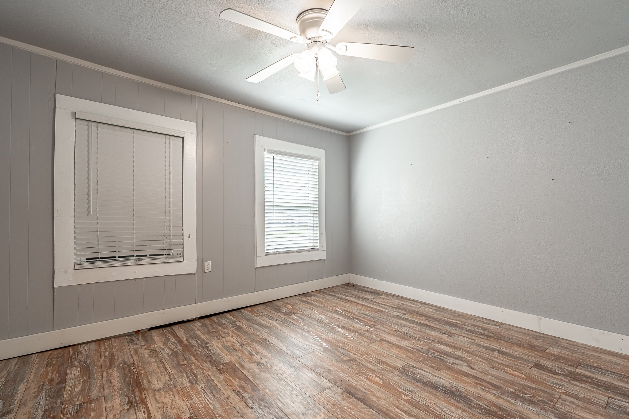 1031 W Pearl Street Granbury TX 76048