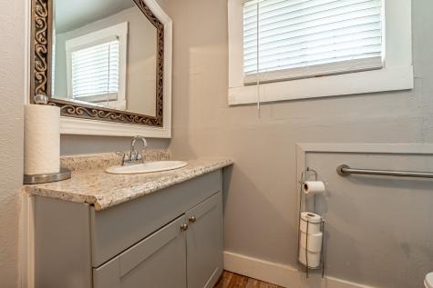 1031 W Pearl Street Granbury TX 76048