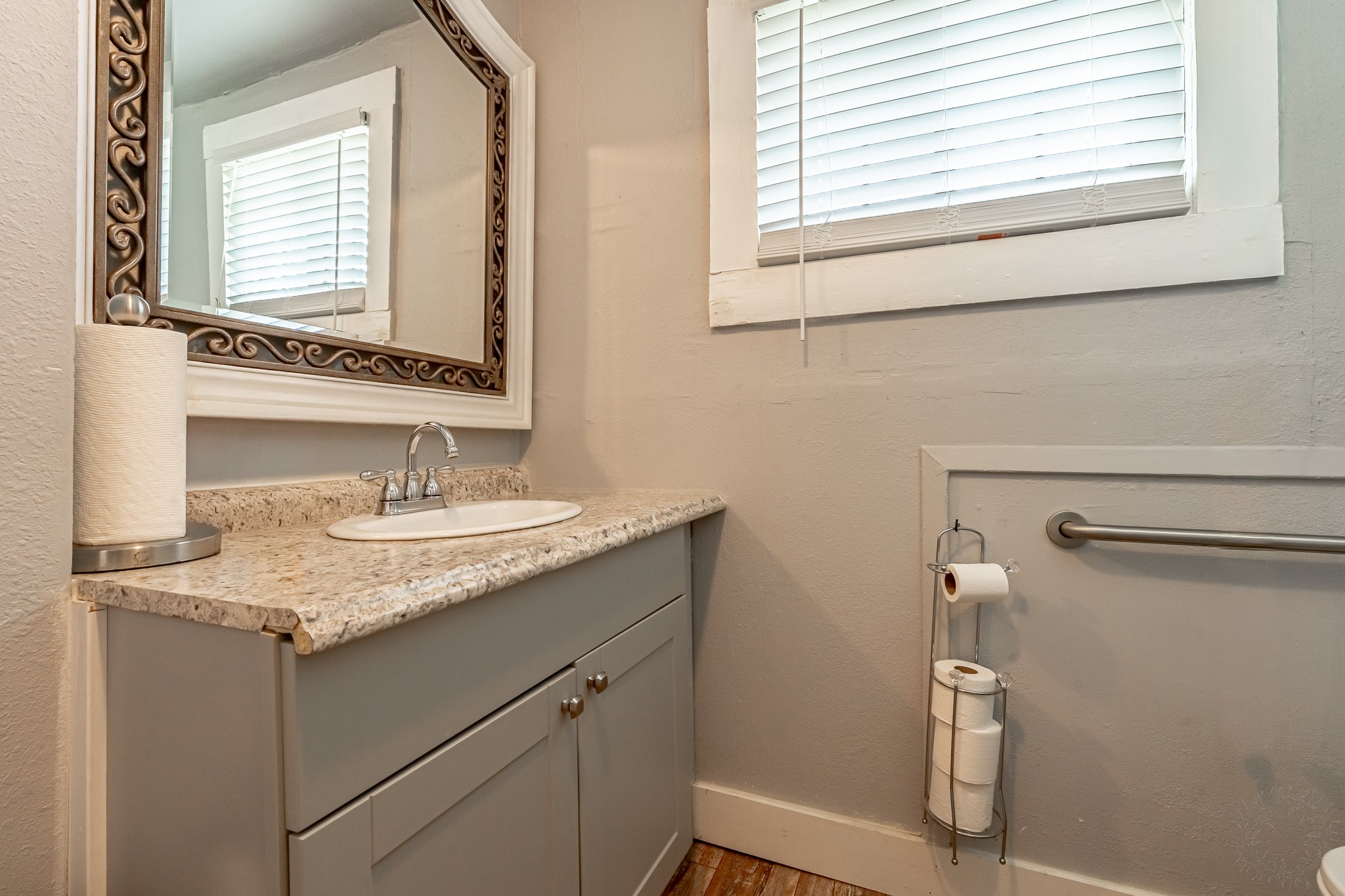 1031 W Pearl Street Granbury TX 76048