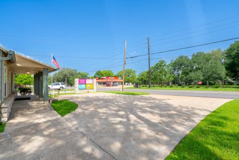 1031 W Pearl Street Granbury TX 76048