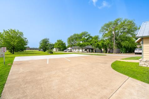 1031 W Pearl Street Granbury TX 76048
