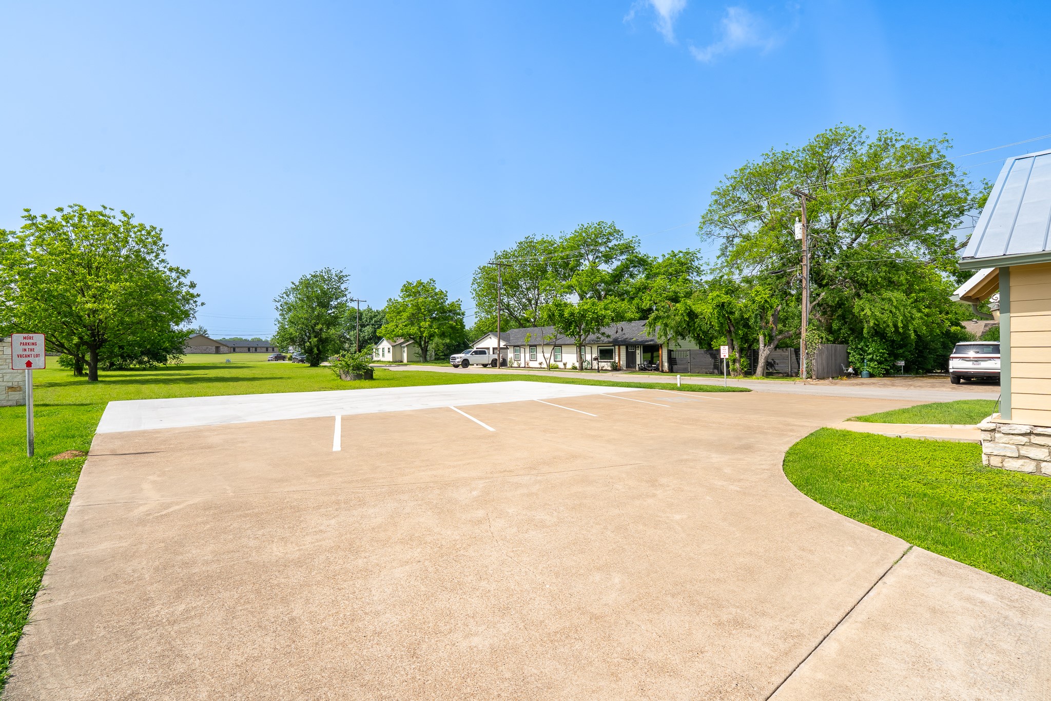 1031 W Pearl Street Granbury TX 76048