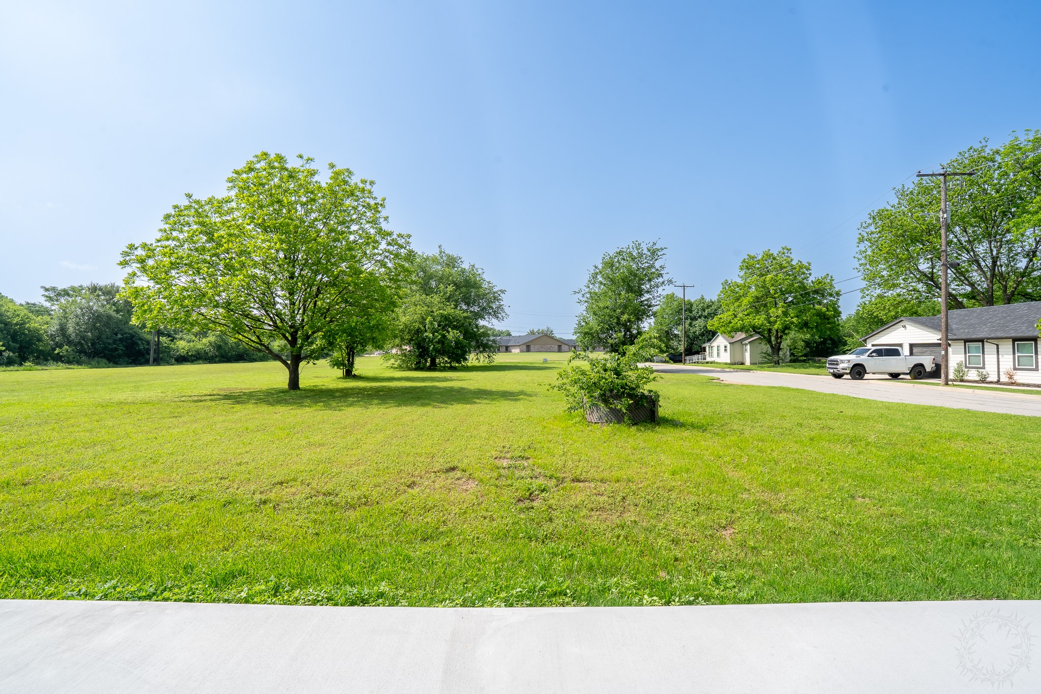 1031 W Pearl Street Granbury TX 76048