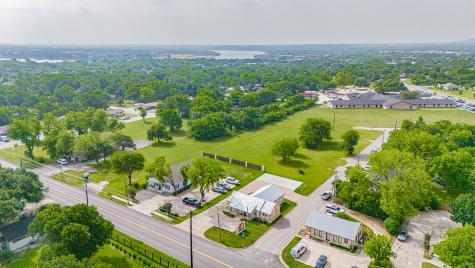1031 W Pearl Street Granbury TX 76048