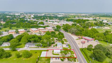 1031 W Pearl Street Granbury TX 76048