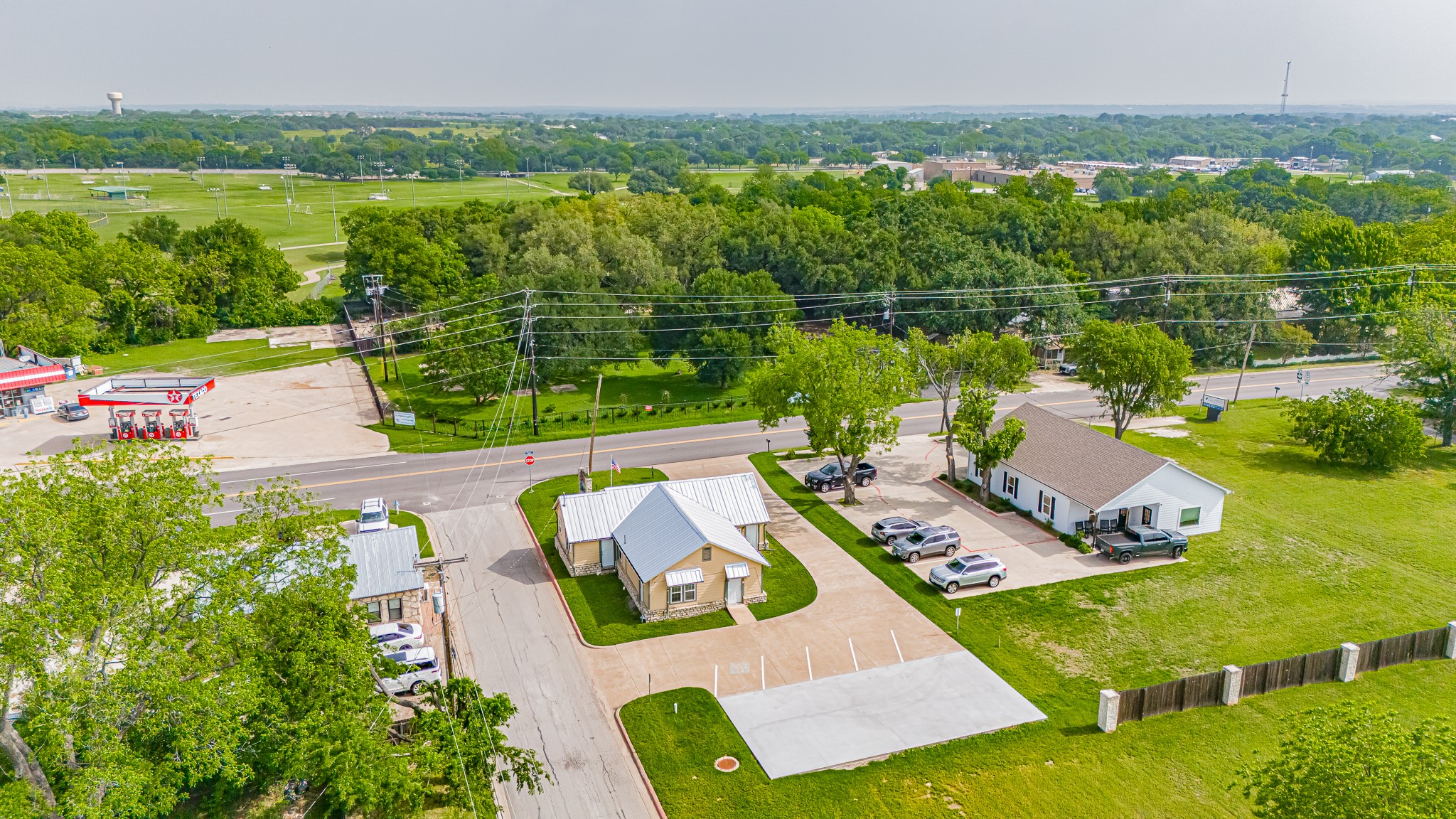 1031 W Pearl Street Granbury TX 76048