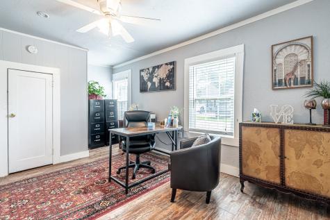 1031 W Pearl Street Granbury TX 76048