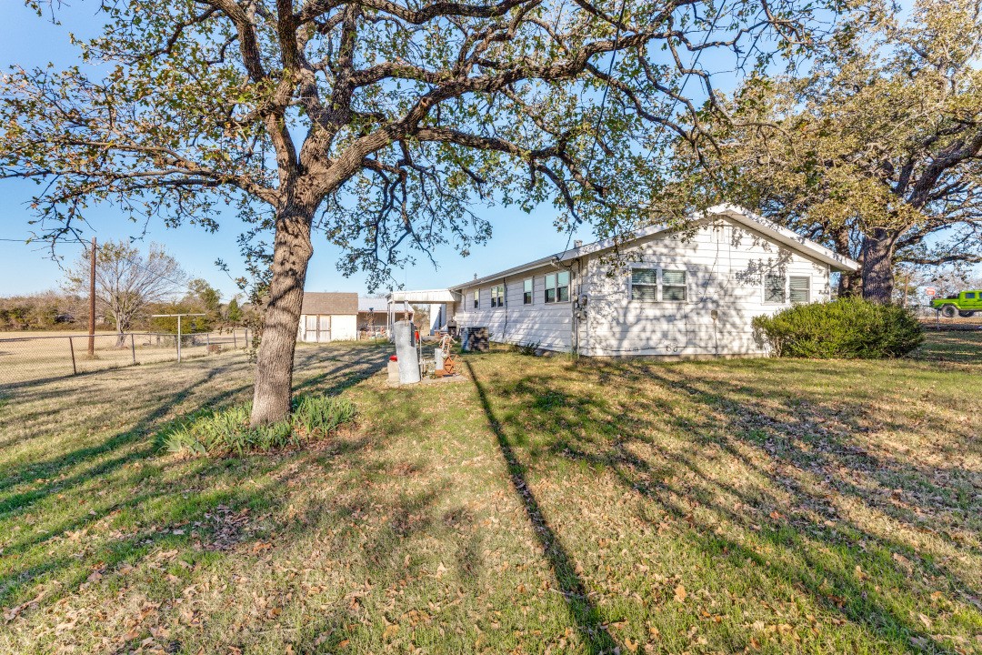 2005 W Highway 199 Sanctuary TX 76082