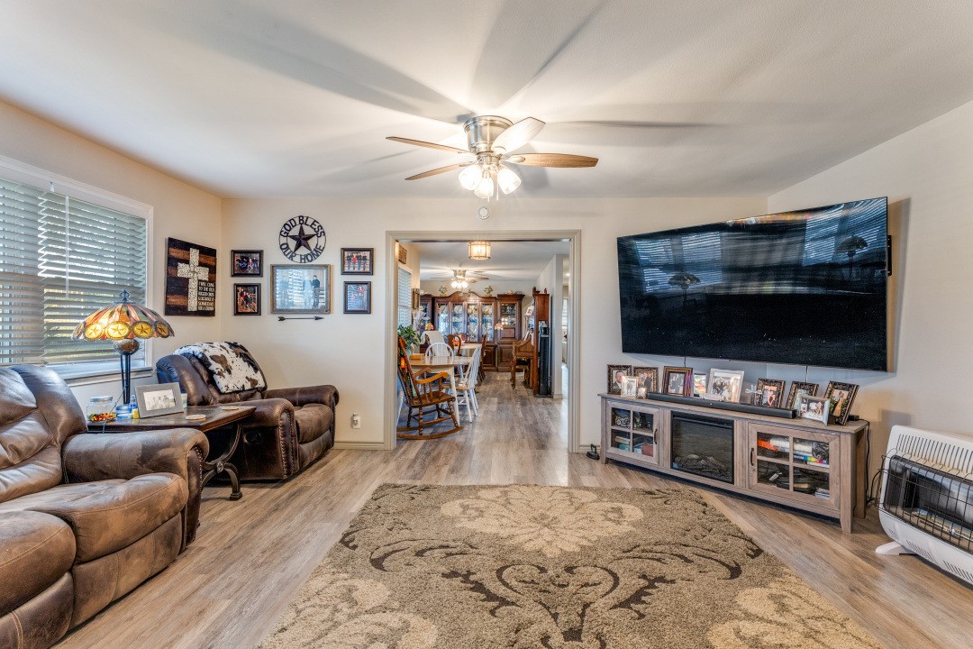 2005 W Highway 199 Sanctuary TX 76082