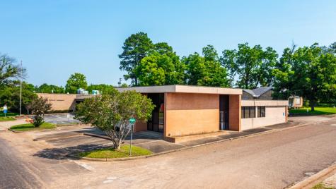 300 W Pacific Avenue Gladewater TX 75647