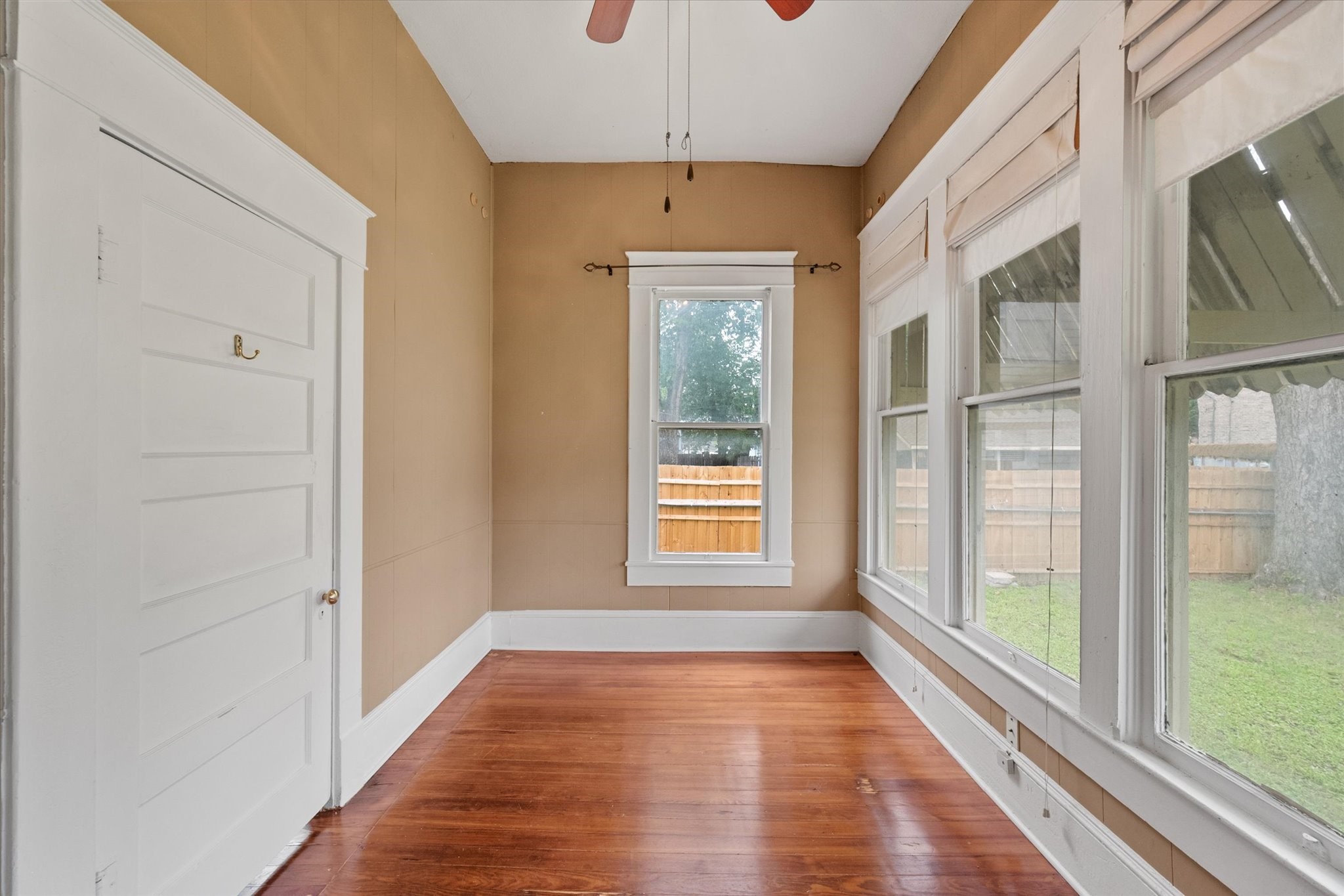 607 W Brown Street Ennis TX 75119