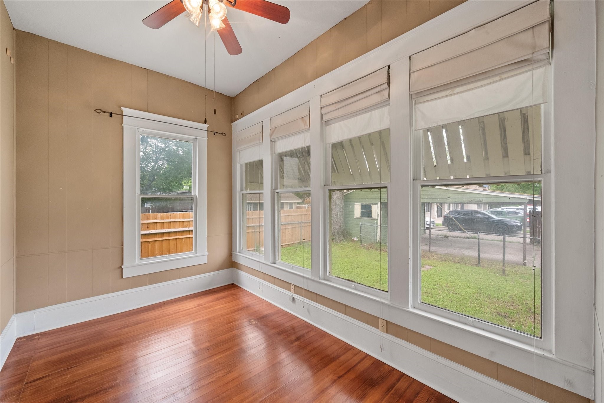 607 W Brown Street Ennis TX 75119