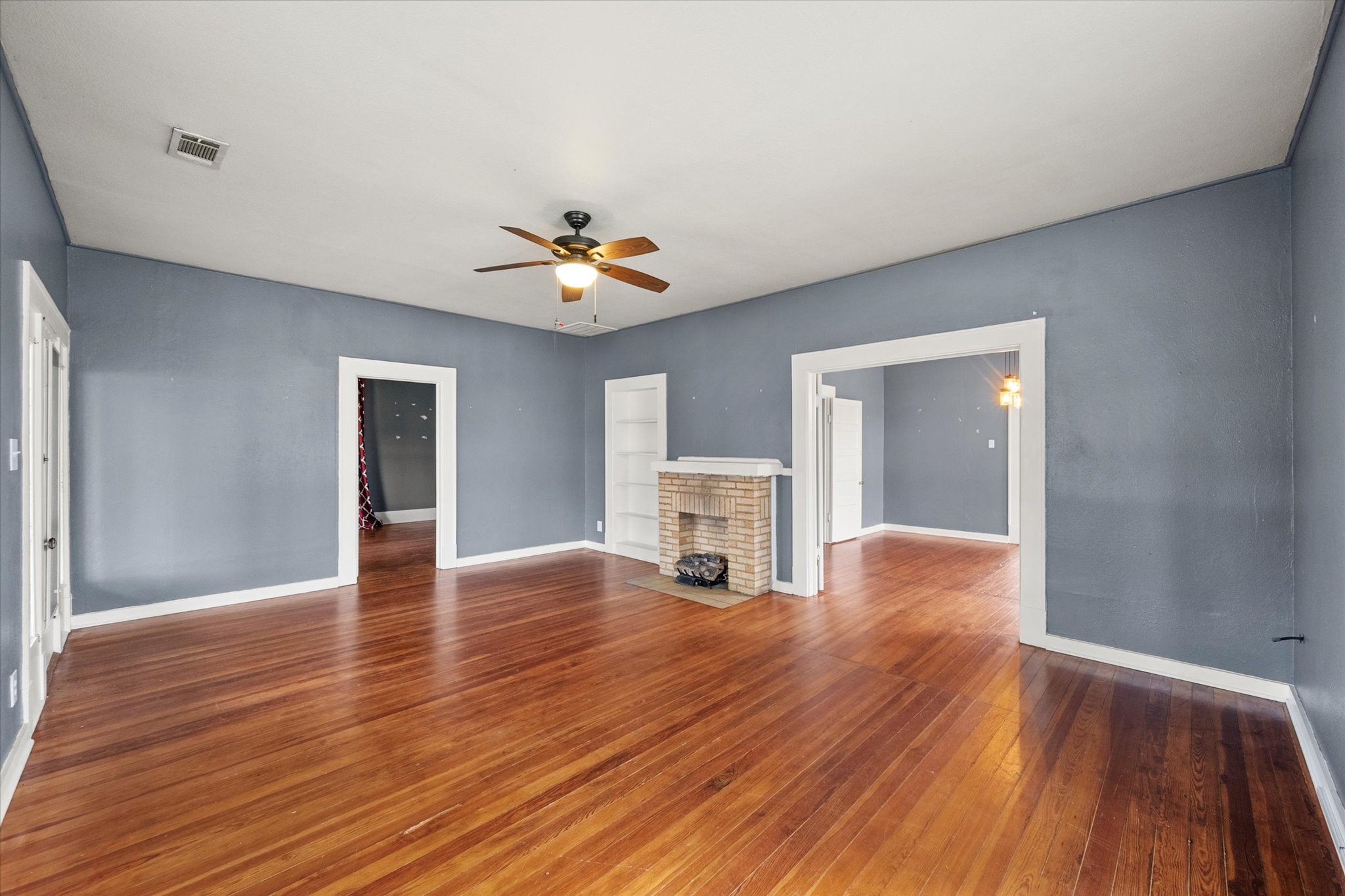 607 W Brown Street Ennis TX 75119