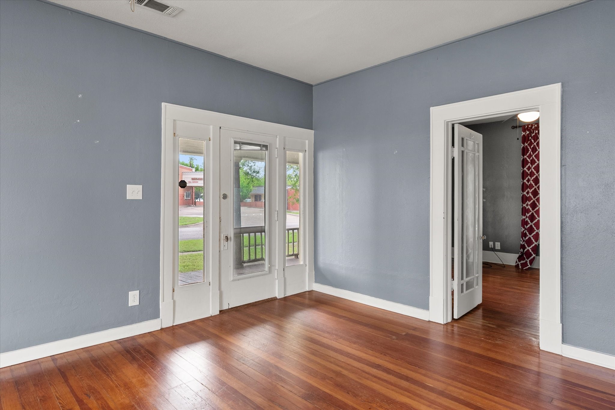607 W Brown Street Ennis TX 75119