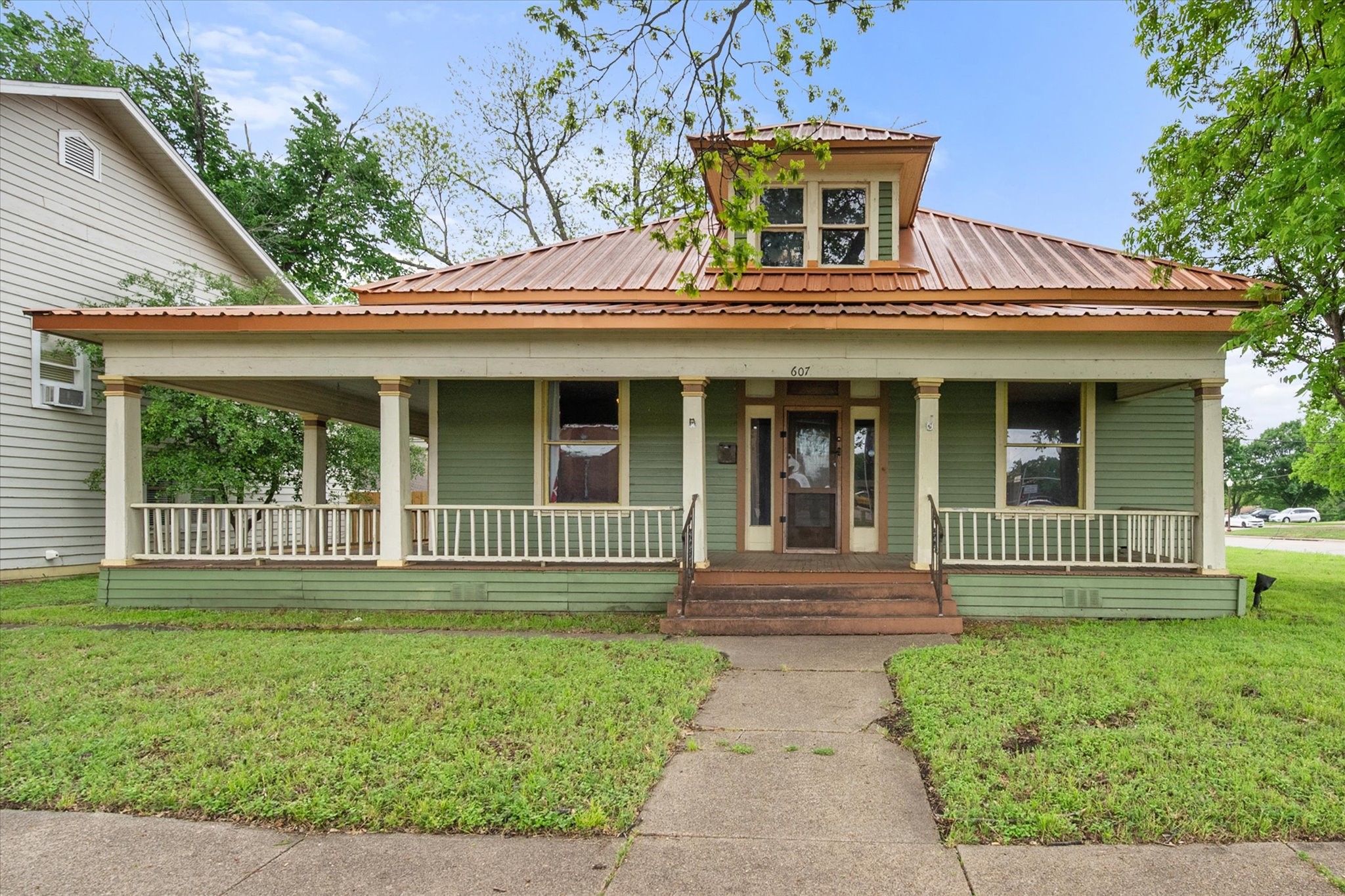 607 W Brown Street Ennis TX 75119