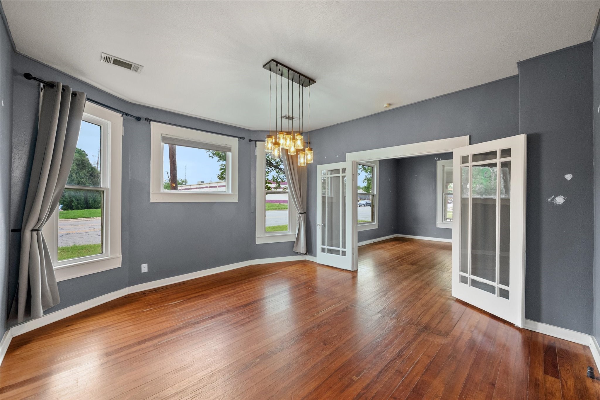 607 W Brown Street Ennis TX 75119