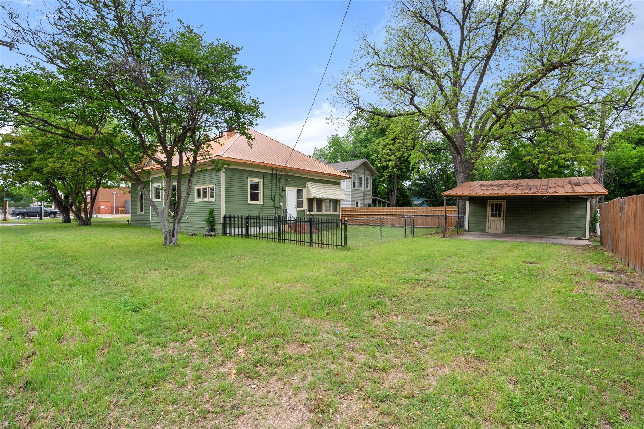 607 W Brown Street Ennis TX 75119