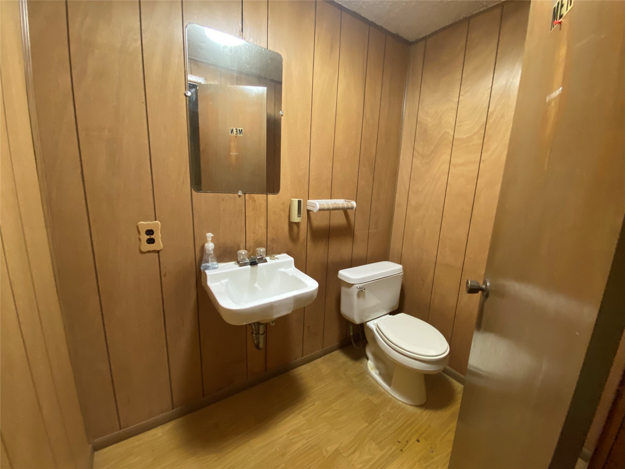 200 W Guthrie Weinert TX 76388