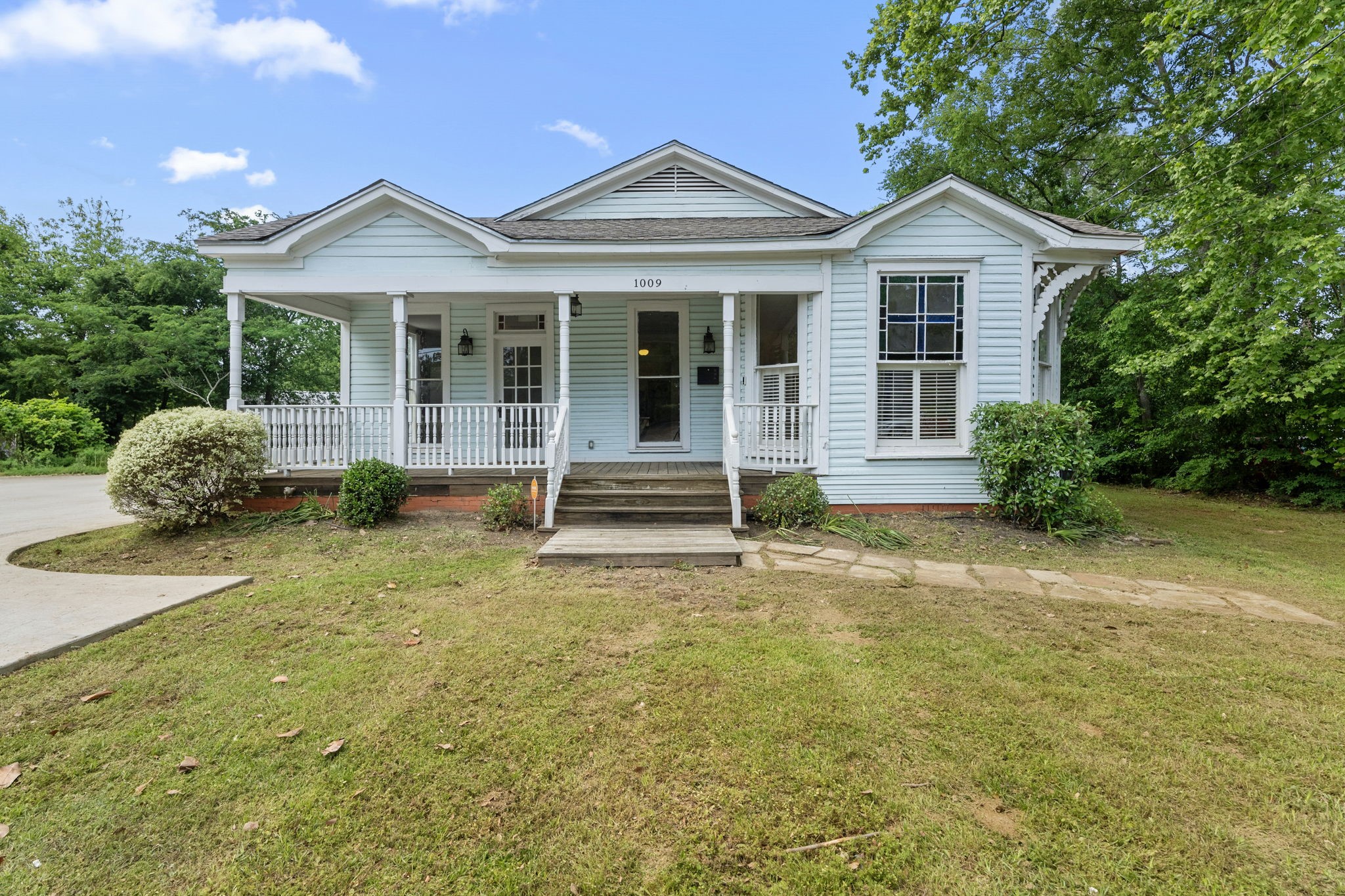 1009 N Pacific Street Mineola TX 75773