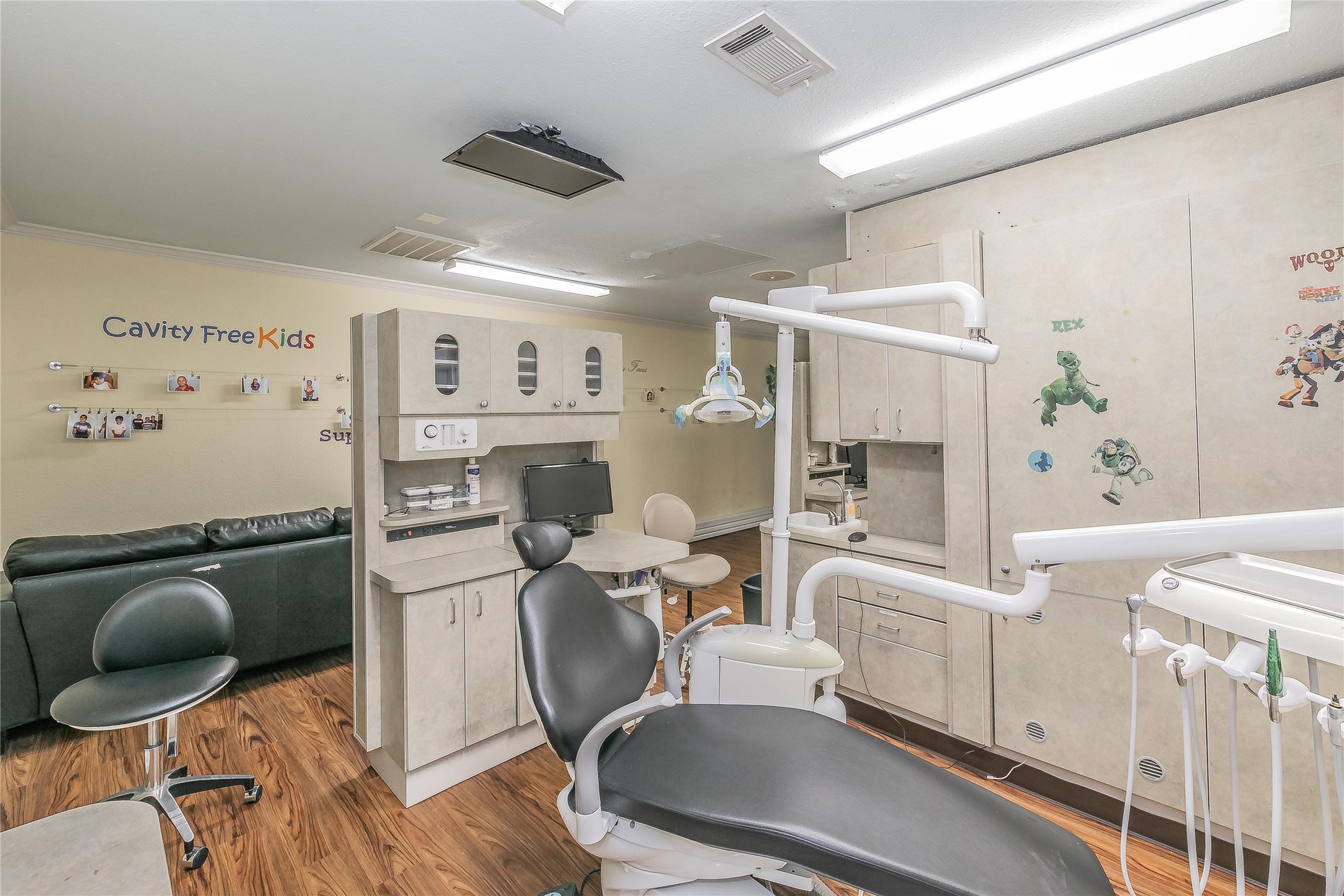 2823 Kendale Drive Dallas TX 75220