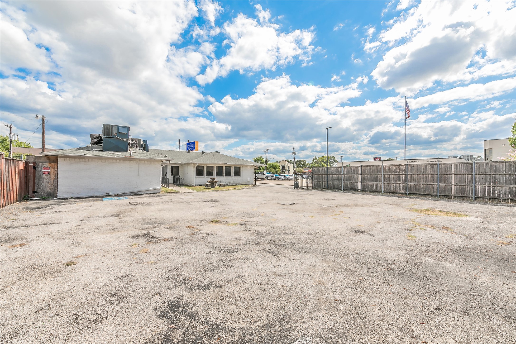 2823 Kendale Drive Dallas TX 75220