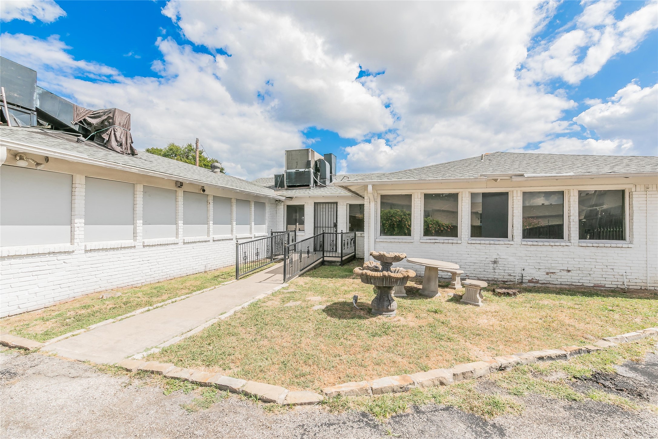 2823 Kendale Drive Dallas TX 75220