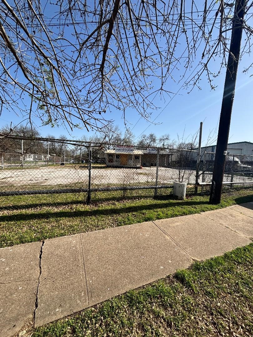 5302 Bernal Drive Dallas TX 75212