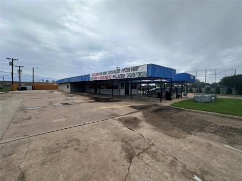 313 Castle Drive Garland TX 75040