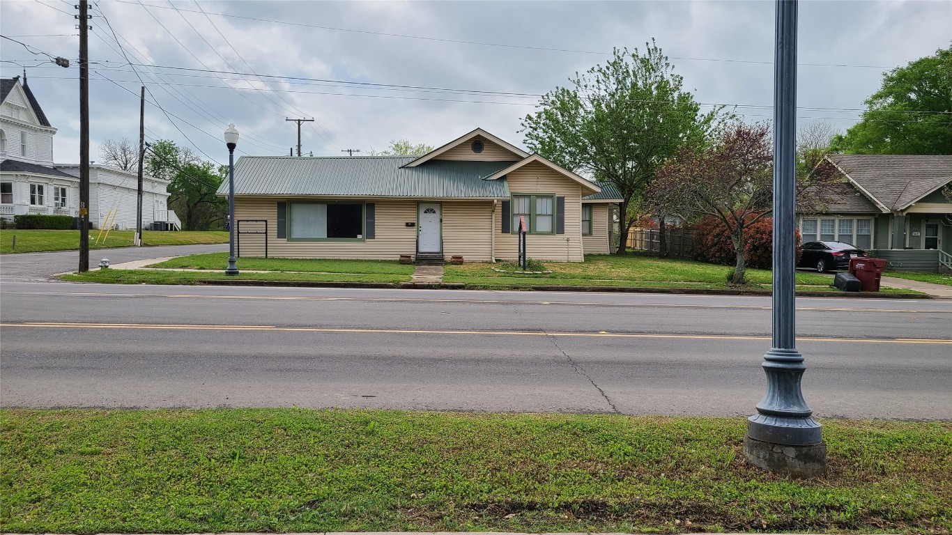 301 W Sam Rayburn Drive Bonham TX 75418