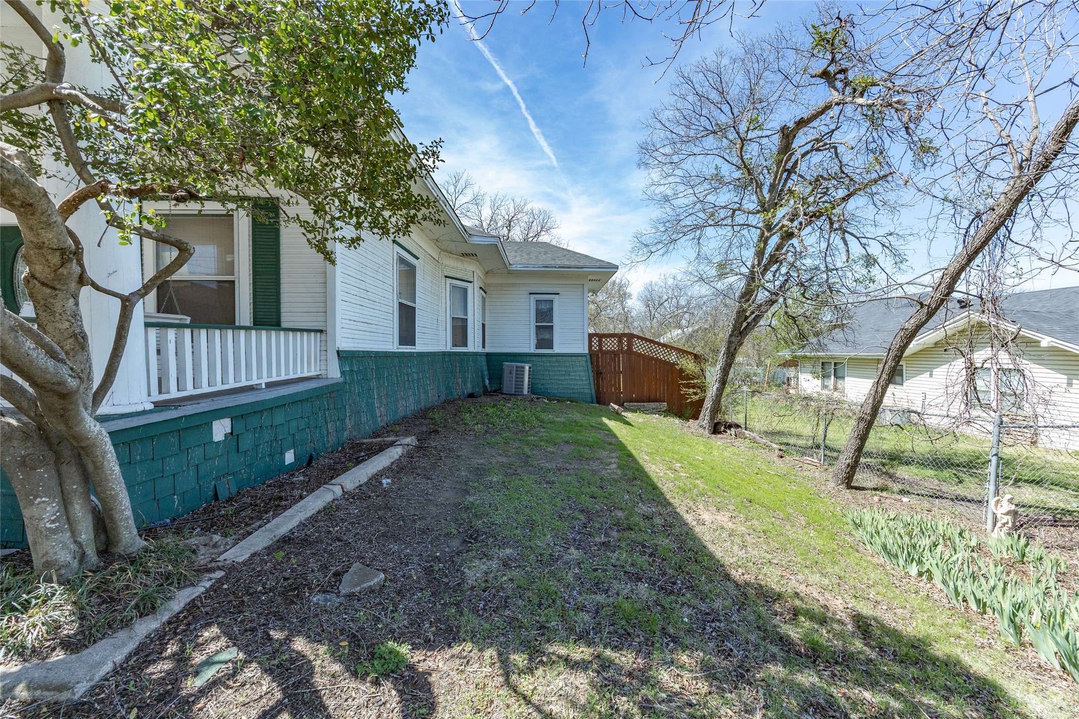 107 N Alamo Street Weatherford TX 76086