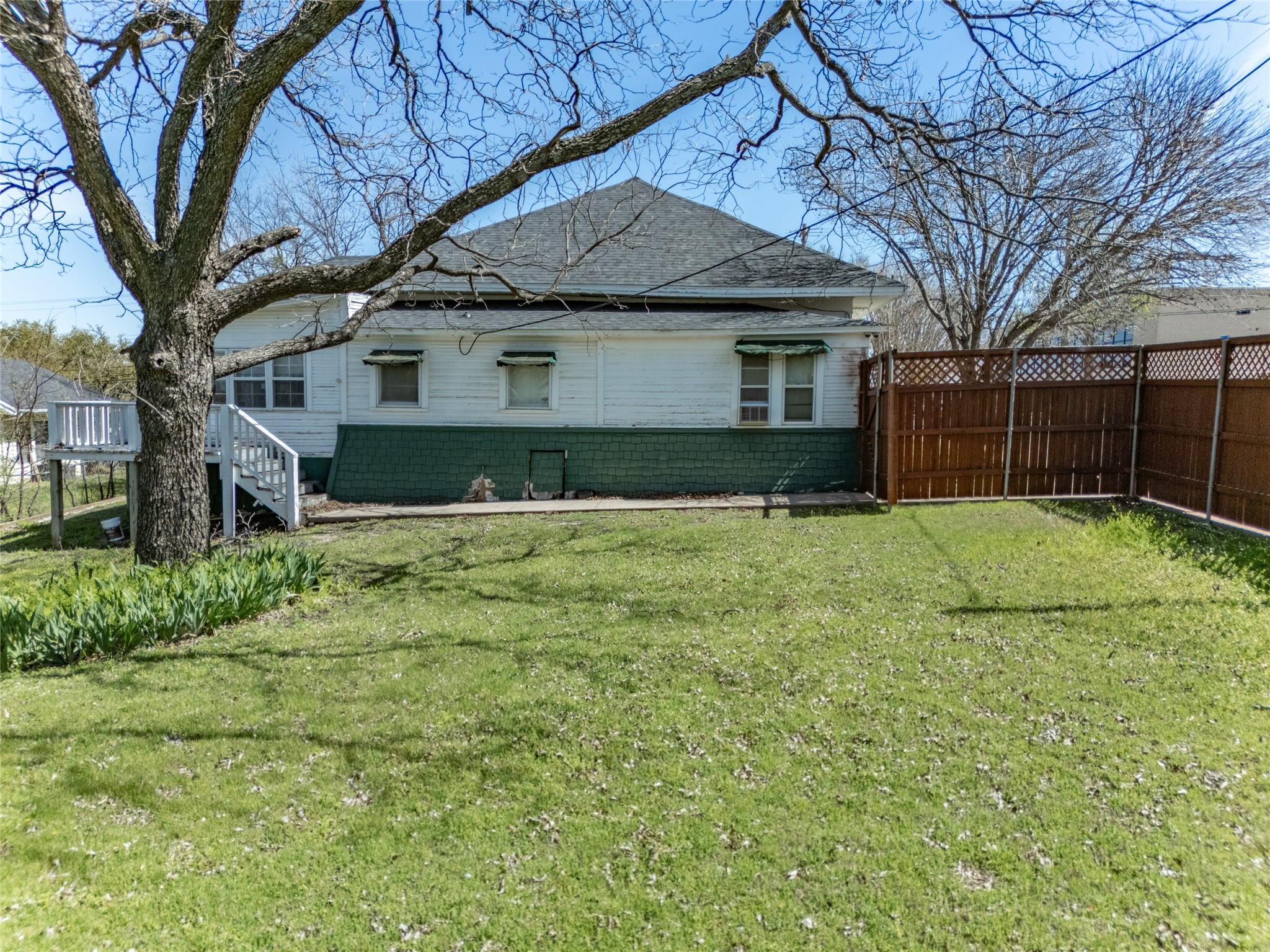 107 N Alamo Street Weatherford TX 76086