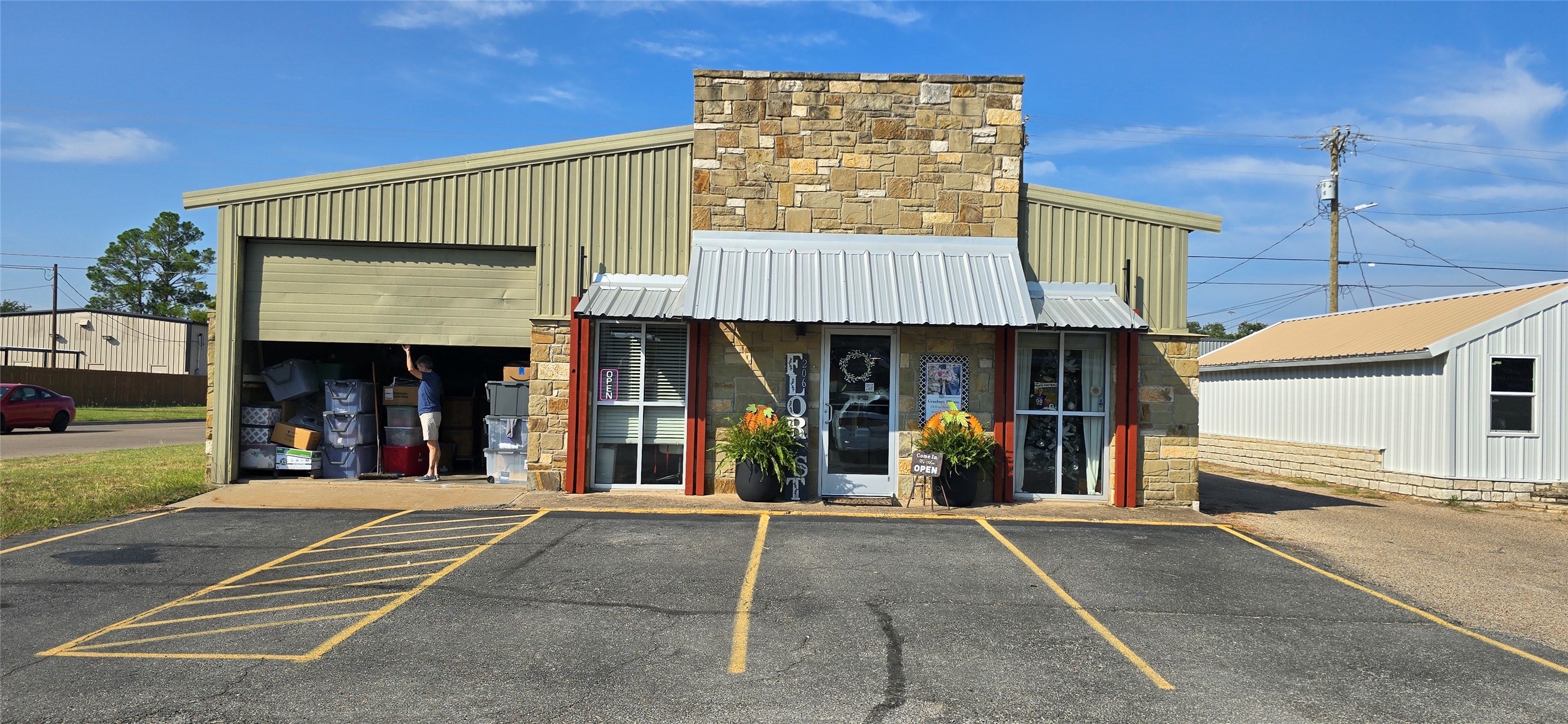 206 Kings Plaza Granbury TX 76049
