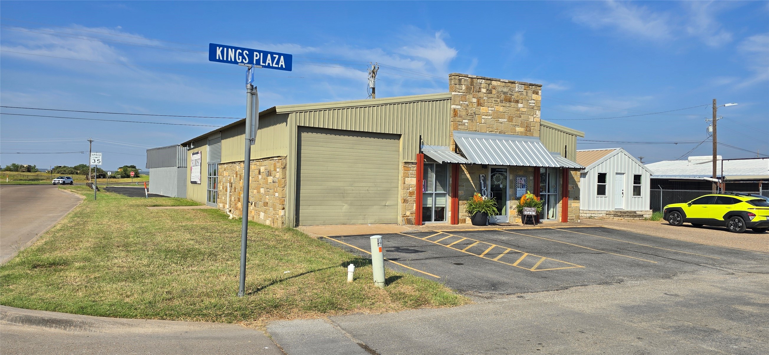 206 Kings Plaza Granbury TX 76049