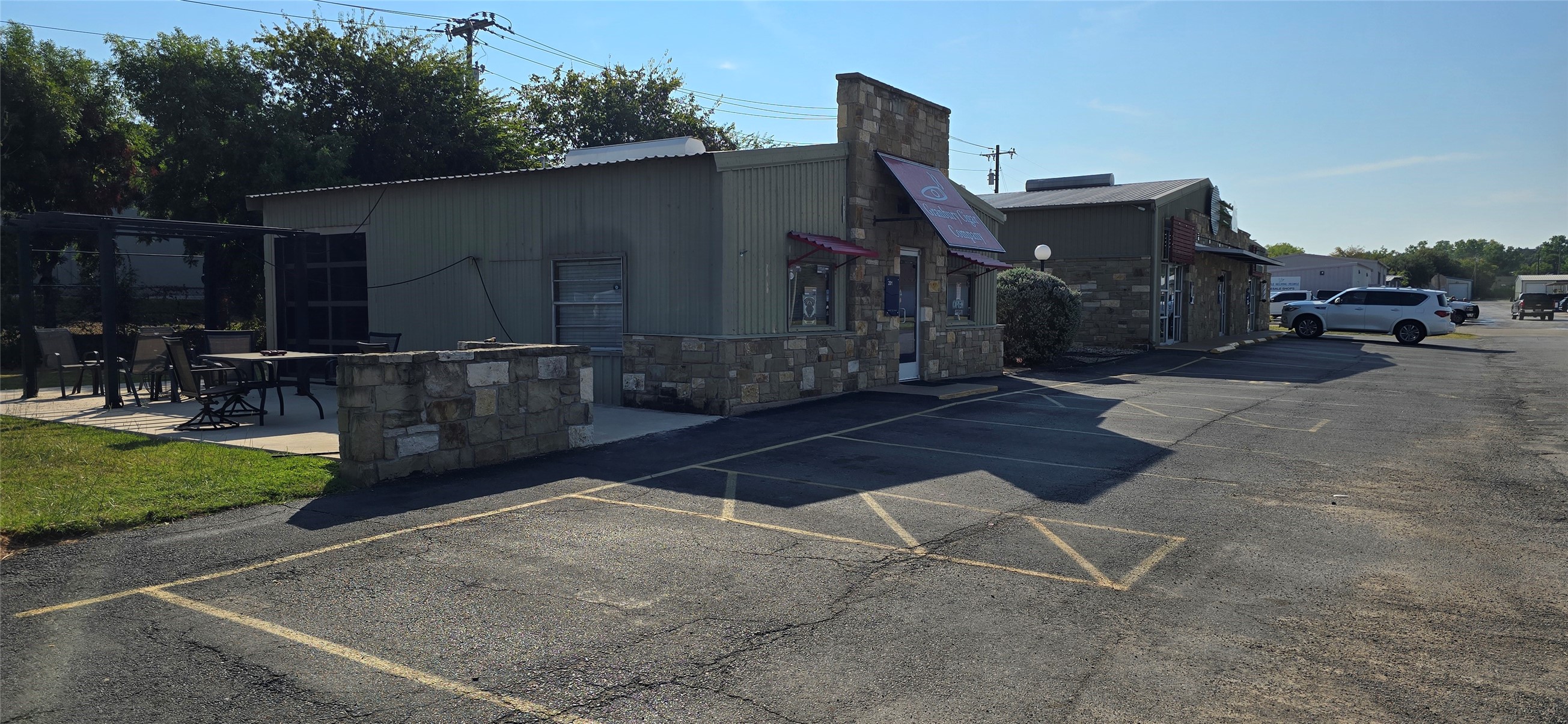 206 Kings Plaza Granbury TX 76049