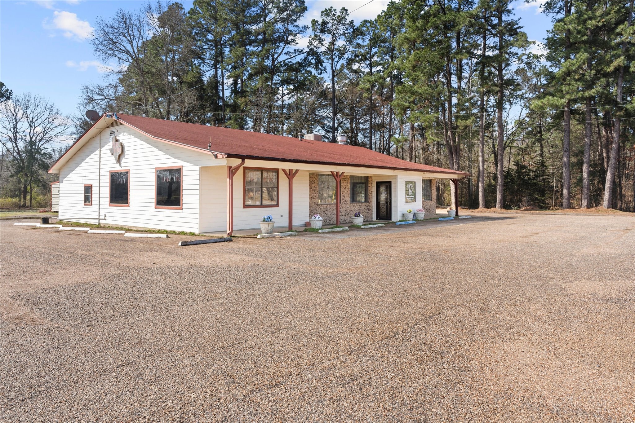800 E Main Street Omaha TX 75571